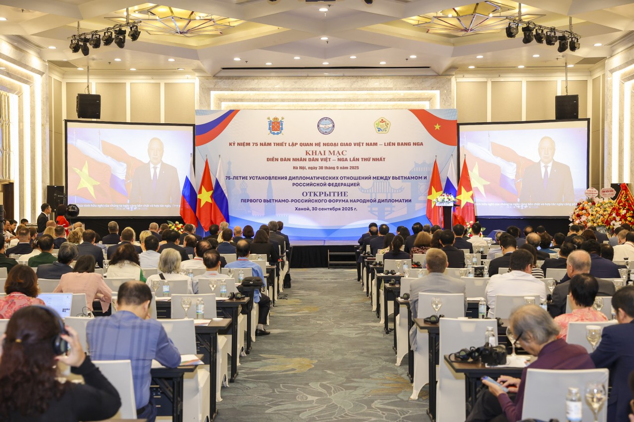 The ceremony marking the 75th anniversary of the establishment of diplomatic relations between Viet Nam and the Russian Federation and the opening of the First Viet Nam–Russia People’s Forum. (Photo: Dinh Hoa) The ceremony marking the 75th anniversary of the establishment of diplomatic relations between Viet Nam and the Russian Federation and the opening of the First Viet Nam–Russia People’s Forum. (Photo: Dinh Hoa)