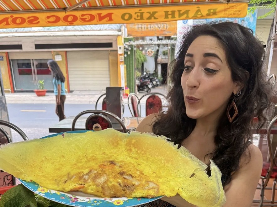 Sophie Steiner enjoys Bánh xèo, also known as Vietnamese crêpe, in Ho Chi Minh City (Photo: Sophie Steiner/Business Insider) Sophie Steiner enjoys Bánh xèo, also known as Vietnamese crêpe, in Ho Chi Minh City (Photo: Sophie Steiner/Business Insider)