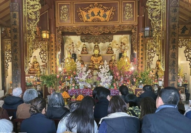 Vietnam News Today (Feb. 19): Vietnamese in France Cherish Traditional Practices During Tet