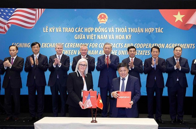 Party Chief Witnesses Signing, Exchange of Vietnam–US Contracts, Cooperation Agreements
