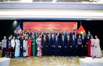 Party Chief Meets with Representatives of Vietnamese Community, Agencies in US
