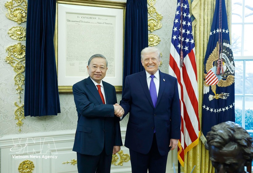 Party General Secretary To Lam Meets US President Donald Trump at White House