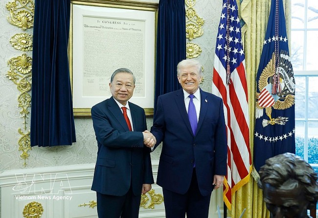 Party General Secretary To Lam Meets US President Donald Trump at White House