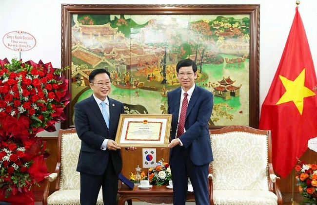 “An 800-Year Bond Between Vietnam and the RoK and My Return”