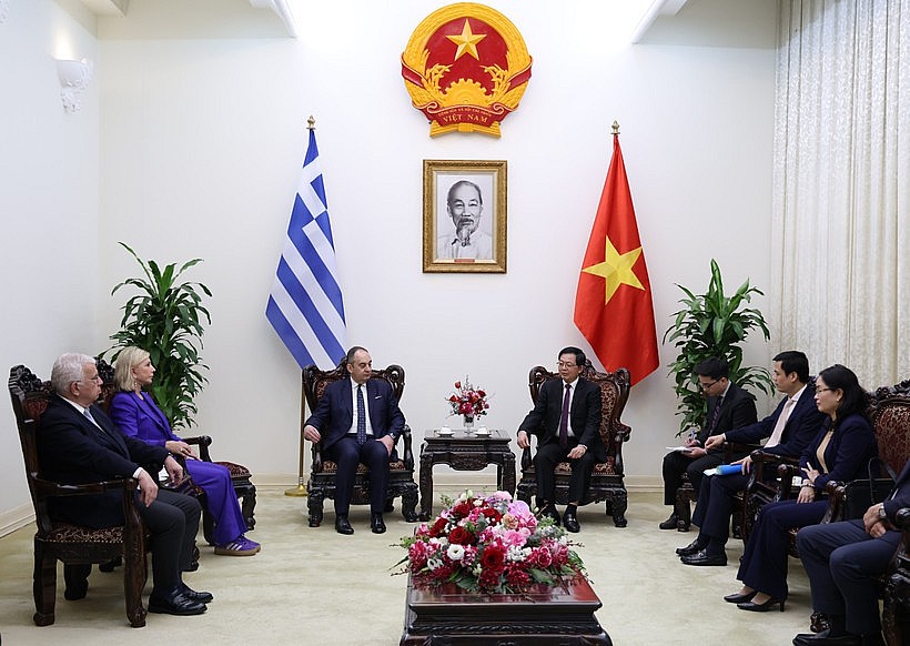 The meeting between Deputy Prime Minister Ho Quoc Dung (right) and First Vice President of the Hellenic Parliament Ioannis Plakiotakis in Hanoi on March 3, 2026 (Photo VNA) The meeting between Deputy Prime Minister Ho Quoc Dung (right) and First Vice President of the Hellenic Parliament Ioannis Plakiotakis in Hanoi on March 3, 2026 (Photo VNA)