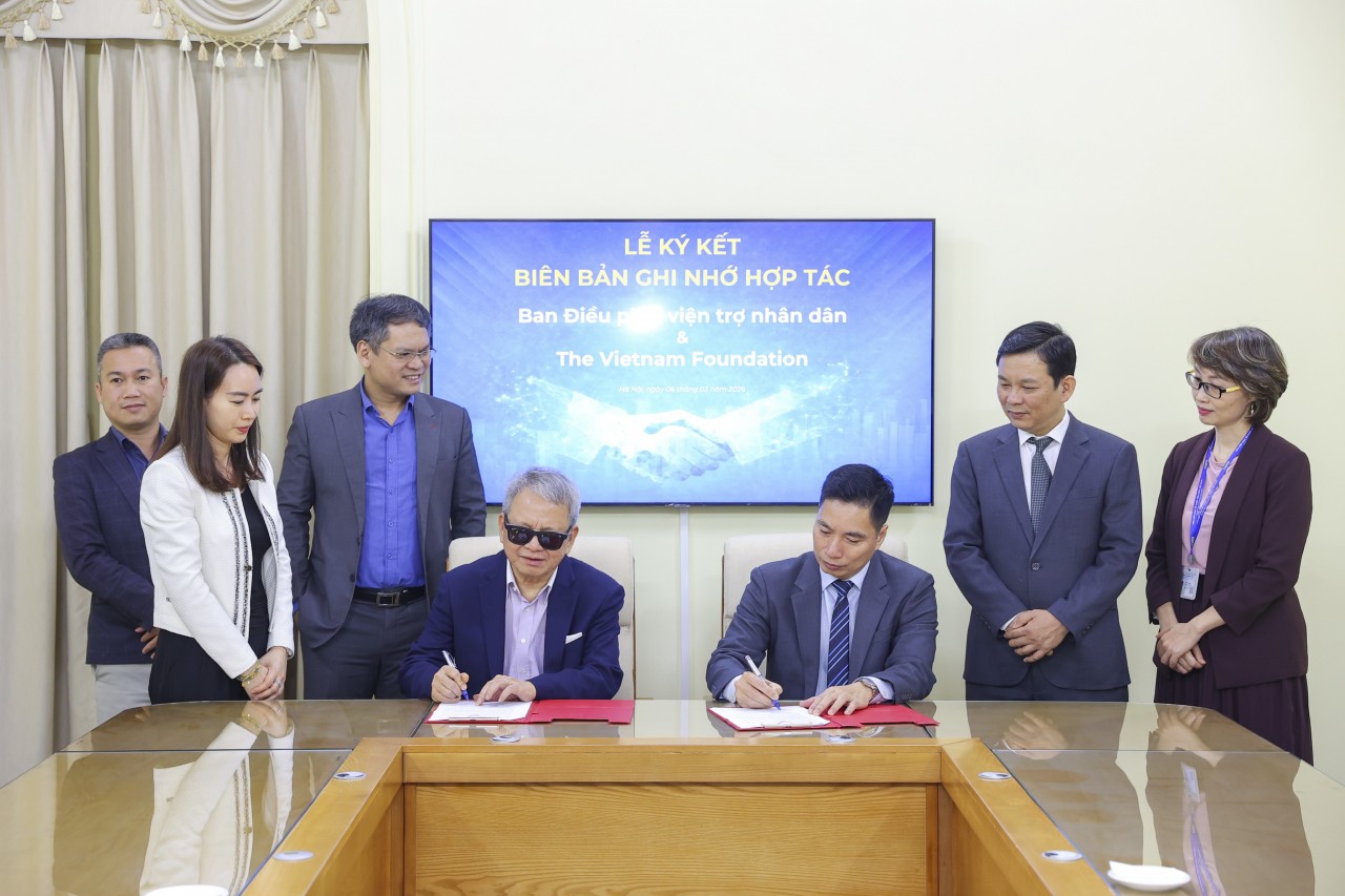 PACCOM and Vietnam Foundation Promote Digital Education in Border-Area Schools