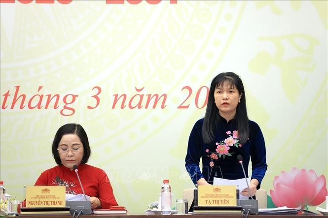 Ta Thi Yen, Deputy Head of the National Assembly’s Committee for Deputy Affairs, Deputy Chief of the Standing Office and Member of the Personnel Subcommittee of the National Election Council, answers questions from reporters of news agencies and press organizations. (Photo: Tuan Anh/VNA)
