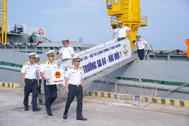 Early Voting Team at Sea Returns to Mainland After Completing Mission
