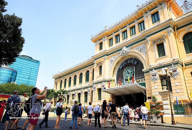 The Saigon Central Post Office in downtown Ho Chi Minh City draws international visitors. (Photo: HVNA) The Saigon Central Post Office in downtown Ho Chi Minh City draws international visitors. (Photo: HVNA)