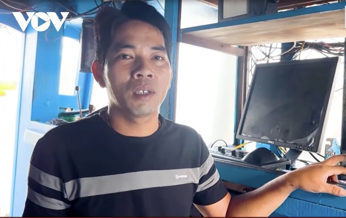 Fisherman Do Tan Vuong on his fishing vessel. (Photo: VOV)