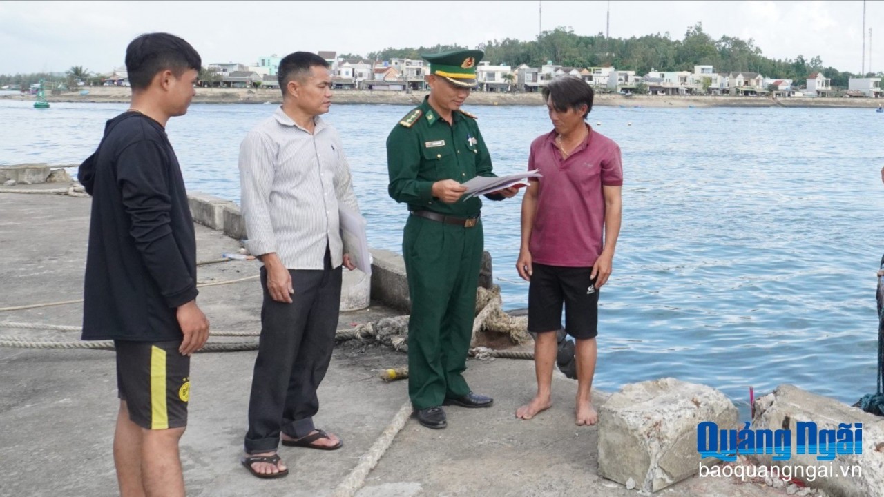 Quang Ngai Fishermen Bring Technology into Every Voyage