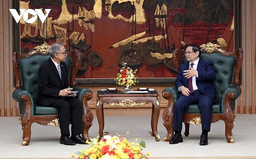 Vietnamese Prime Minister Pham Minh Chinh (R) receives Indonesian Ambassador Adam Mulawarman Tugio in Hanoi on March 20.