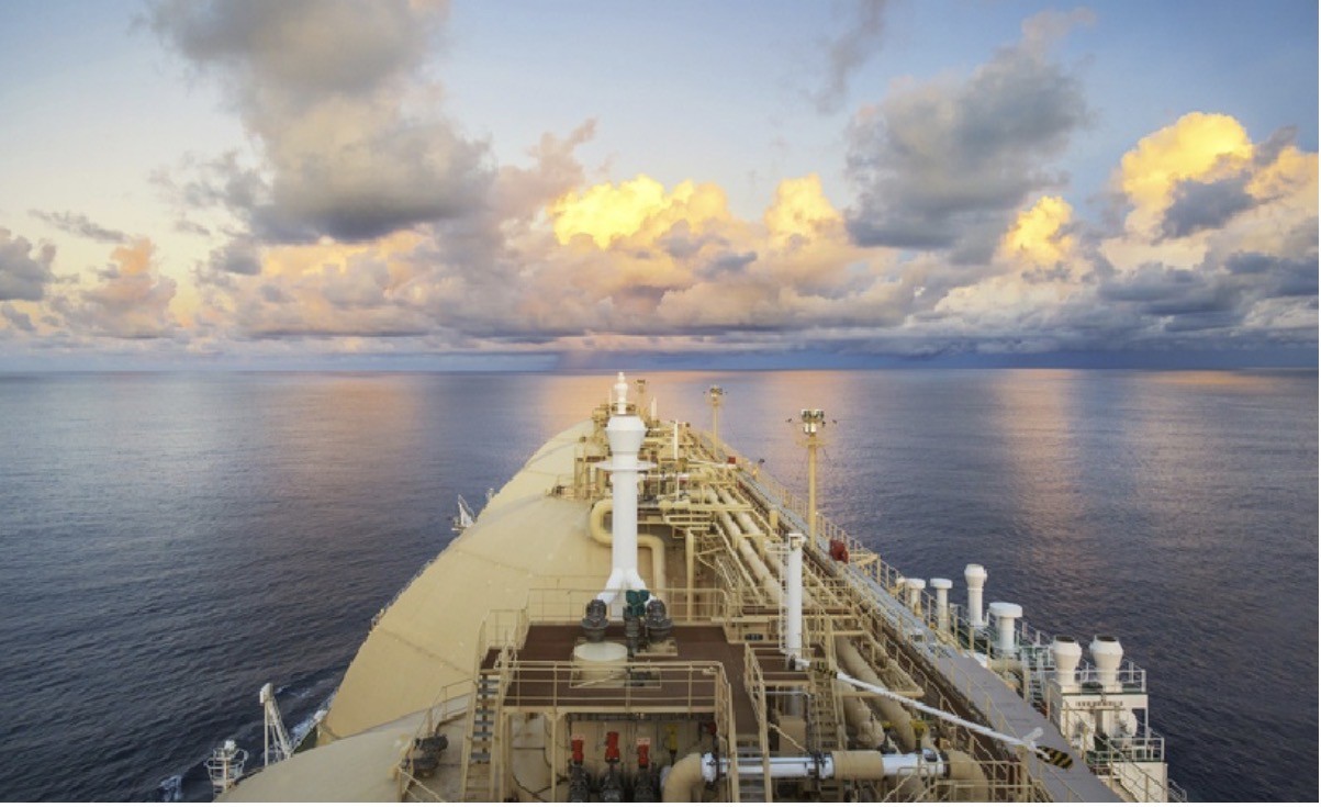 Indian gas tankers getting ready to sail through Hormuz, data shows