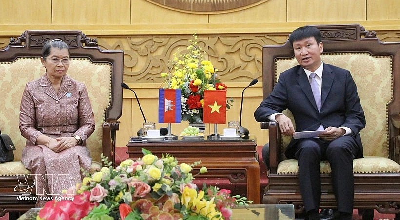 Secretary of the Ninh Binh provincial Party Committee Tran Huy Tuan receives Men Sam An, Vice President of the Cambodian People’s Party, President of the SFDCM, and President of the Cambodia–Vietnam Friendship Association. (Photo: VNA)
