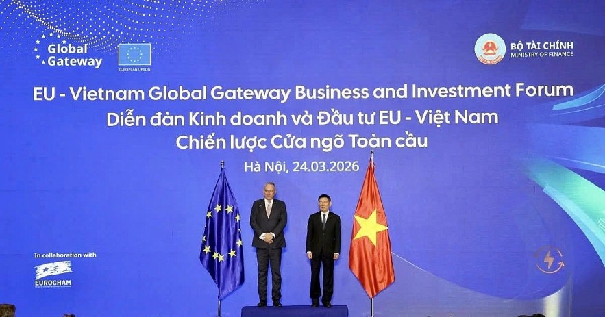 Deputy Prime Minister Ho Duc Phoc (R) and European Commissioner for International Partnerships Jozef Síkela in Hanoi on May 24, as part of the EU-Vietnam Global Gateway Business and Investment Forum GGBIF.