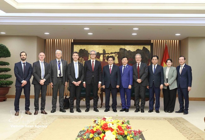 Prime Minister Pham Minh Chinh poses for a photo with the EC inspection delegation and Vietnamese delegates. (Photo: VNA) Prime Minister Pham Minh Chinh poses for a photo with the EC inspection delegation and Vietnamese delegates. (Photo: VNA)