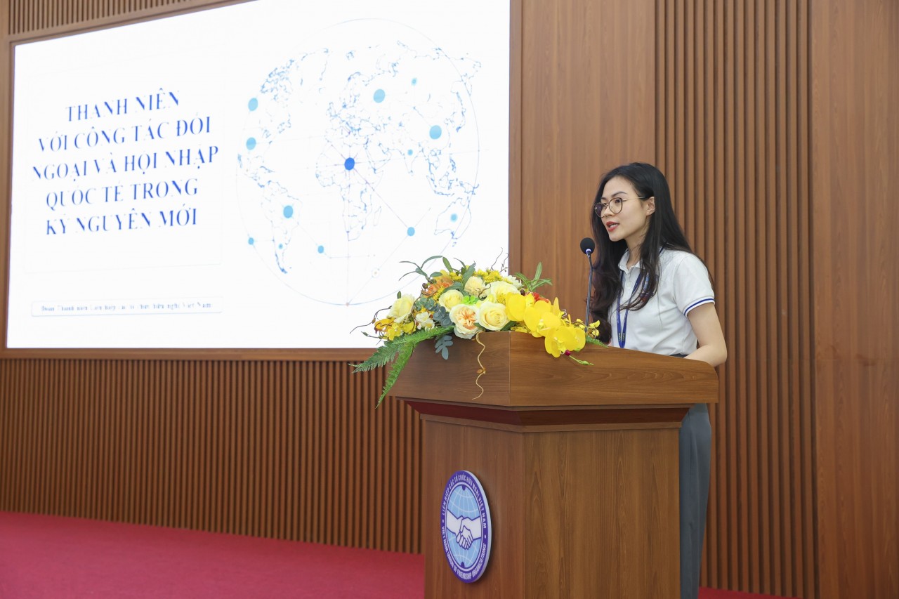 Pham My Le, Secretary of the Youth Union of the Vietnam Union of Friendship Organizations, speaks at the forum. (Photo: Dinh Hoa) Pham My Le, Secretary of the Youth Union of the Vietnam Union of Friendship Organizations, speaks at the forum. (Photo: Dinh Hoa)