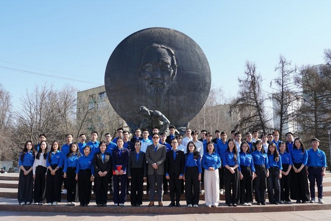 Vietnamese Youth in Russia: Pioneering and Creative