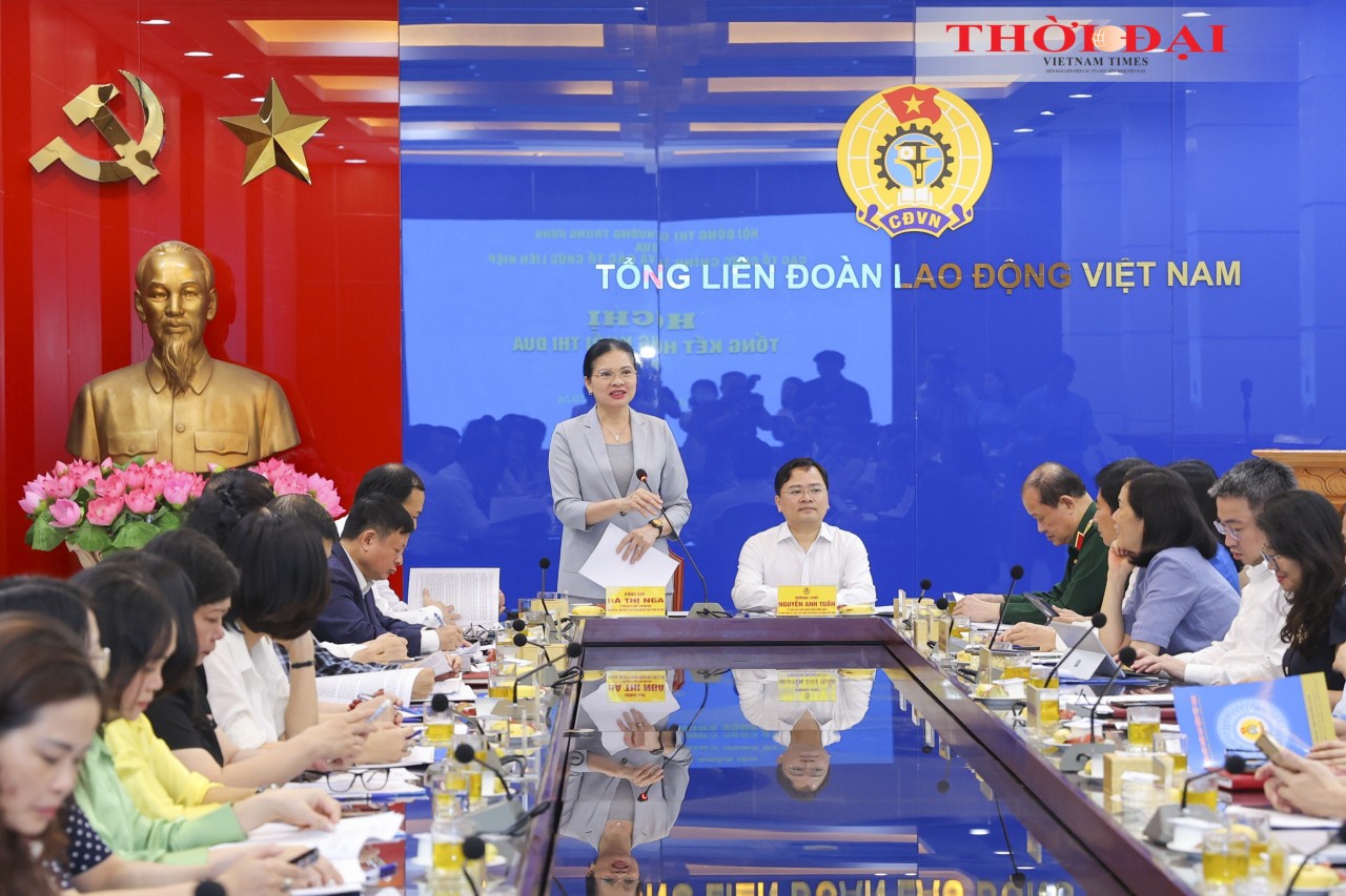 Hà Thị Nga, Member of the Party Central Committee and Vice President–General Secretary of the Central Committee of the Vietnam Fatherland Front, delivers remarks at the conference. (Photo: Đinh Hòa)