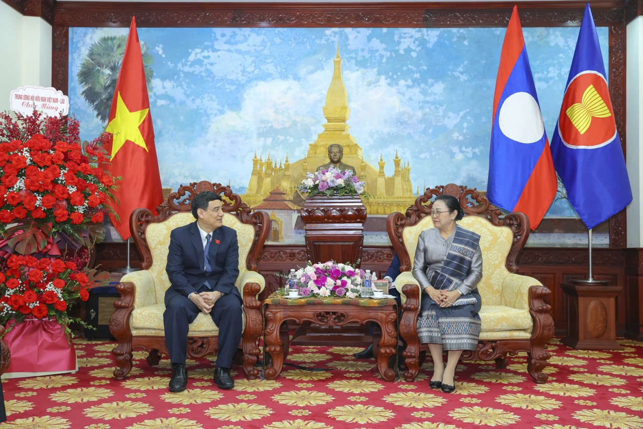 Vietnam-Laos Friendship Association Extends Bunpimay New Year Greetings to Lao Embassy Vietnam-Laos Friendship Association Extends Bunpimay New Year Greetings to Lao Embassy