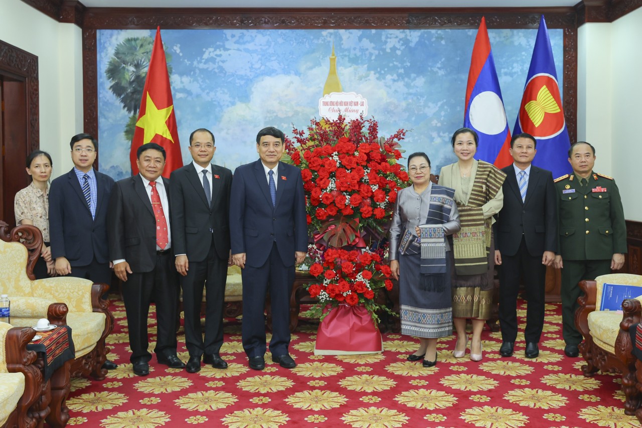 Vietnam-Laos Friendship Association Extends Bunpimay New Year Greetings to Lao Embassy