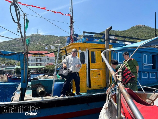 Nam Cam Ranh Commune Steps Up Fight Against IUU Fishing