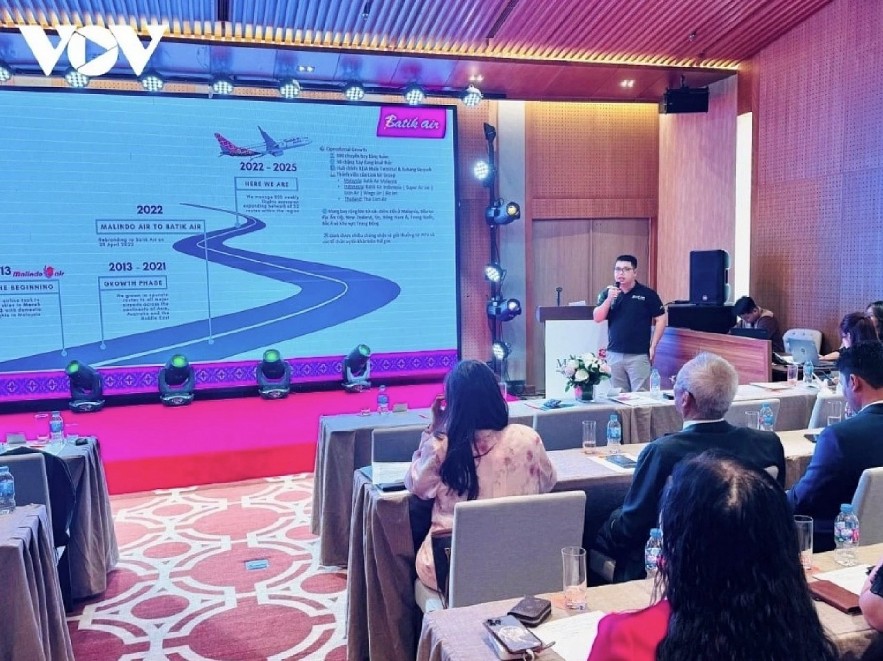 A representative of Batik Air in Vietnam speaks at the event. A representative of Batik Air in Vietnam speaks at the event.