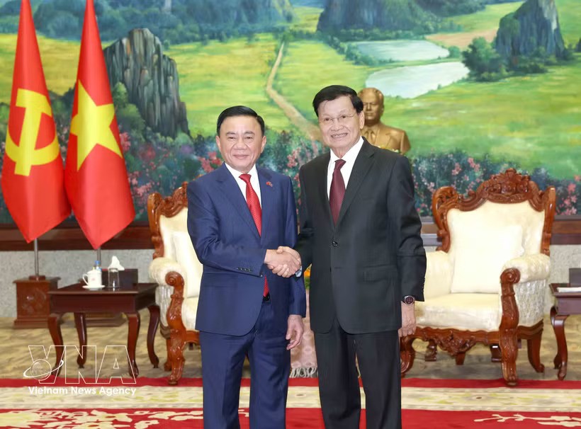 Key Vietnamese Party Official Meets with Top Lao Leader in Vientiane