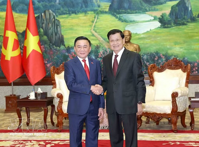 Key Vietnamese Party Official Meets with Top Lao Leader in Vientiane