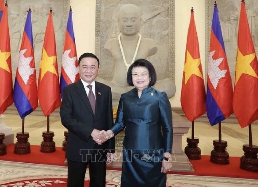 Politburo member and Permanent member of the Party Central Committee’s Secretariat Tran Cam Tu and Cambodian National Assembly President Khuon Sudary (Photo: VNA)