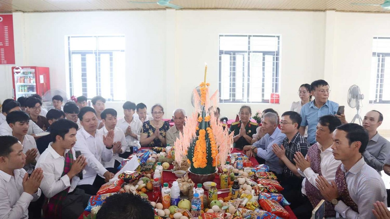 Lao and Cambodian Students Celebrate Traditional New Year Festivals in Vietnam Lao and Cambodian Students Celebrate Traditional New Year Festivals in Vietnam