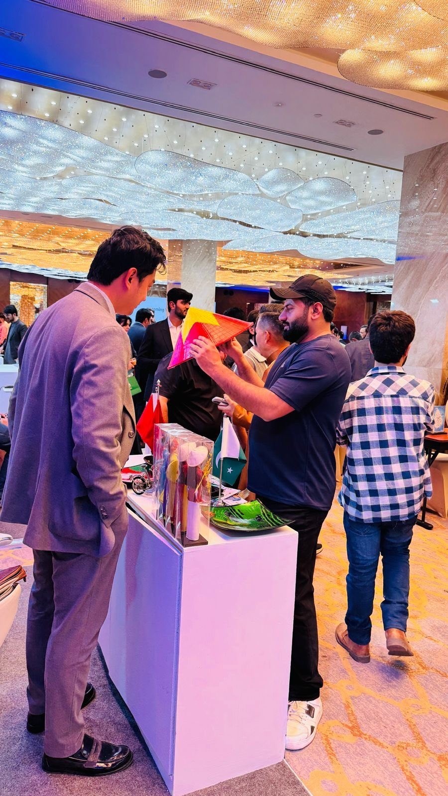 Visitors explore the Vietnam booth. (Photo: Embassy of Vietnam in Pakistan) Visitors explore the Vietnam booth. (Photo: Embassy of Vietnam in Pakistan)