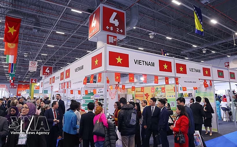 Booths of Vietnamese cooperatives and enterprises at the Halal Expo 2025 exhibition in Türkiye. (Photo: VNA) Booths of Vietnamese cooperatives and enterprises at the Halal Expo 2025 exhibition in Türkiye. (Photo: VNA)