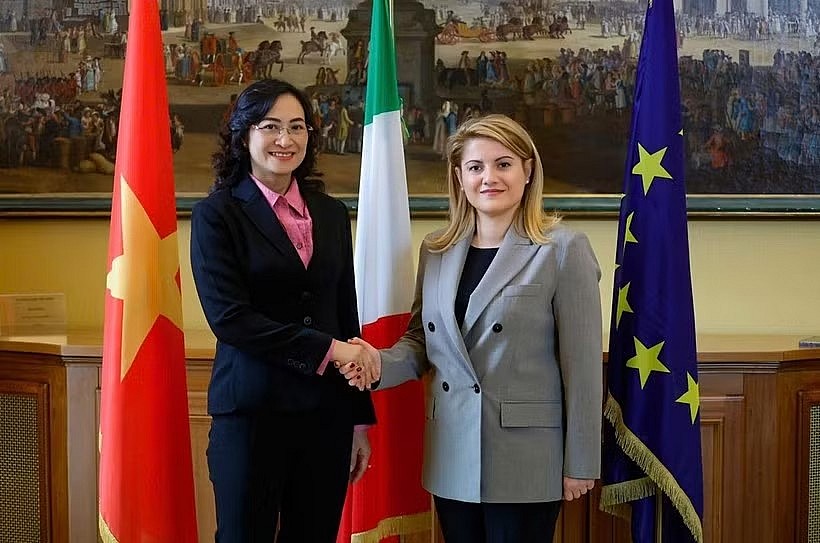 Vietnamese Deputy Minister of Industry and Trade Phan Thi Thang (L) and Italian Undersecretary of State for Foreign Affairs and International Cooperation Maria Tripodi co-chair the 10th session of the countries’ joint committee on economic cooperation. (Photo: Ministry of Industry and Trade)