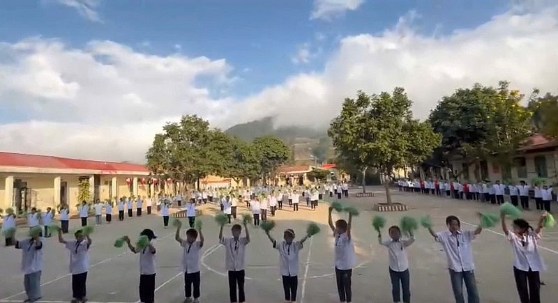 Maintaining National Standards in a Poor Highland Commune of Dien Bien