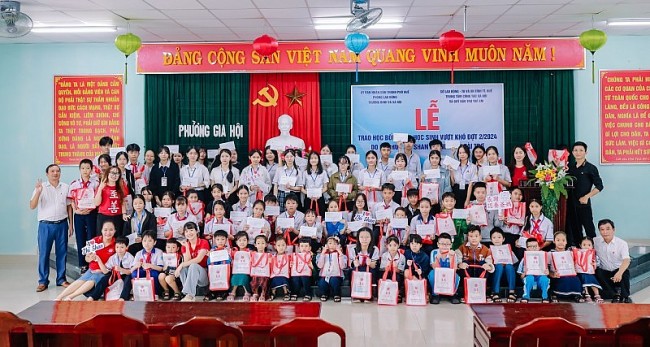 Zhi Shan Foundation Awards 248 Scholarships and Establishes Three Libraries for Students in Hue