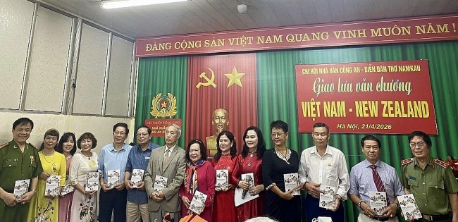 Poetry Spreads Message of Peace Between Vietnam and New Zealand