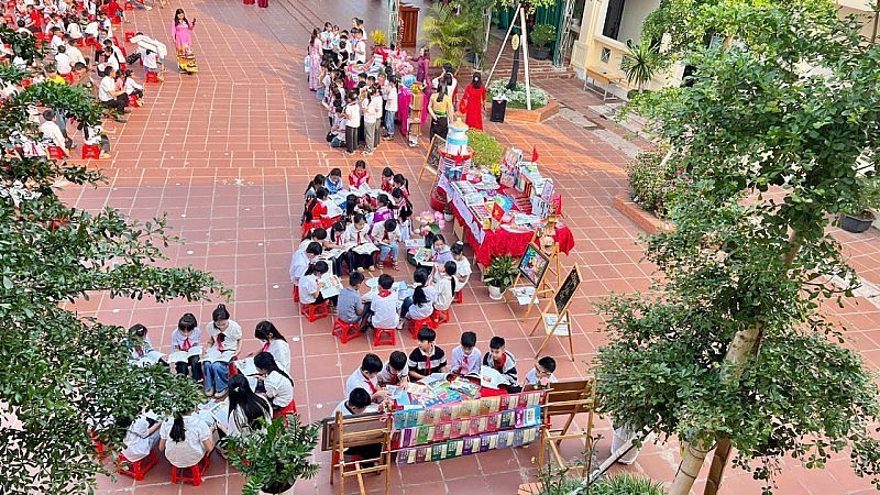 When Books Open Door to Knowledge for Children in Border Area of Muong Nhe