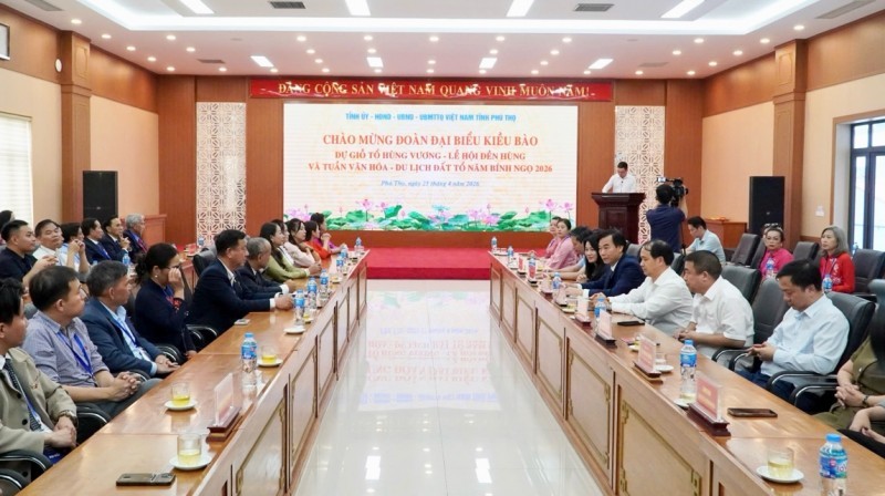 Overseas Vietnamese Return to Ancestral Land to Pay Tribute to Hung Kings