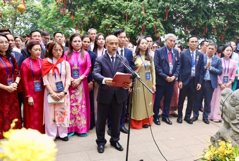 Overseas Vietnamese Return to Ancestral Land to Pay Tribute to Hung Kings