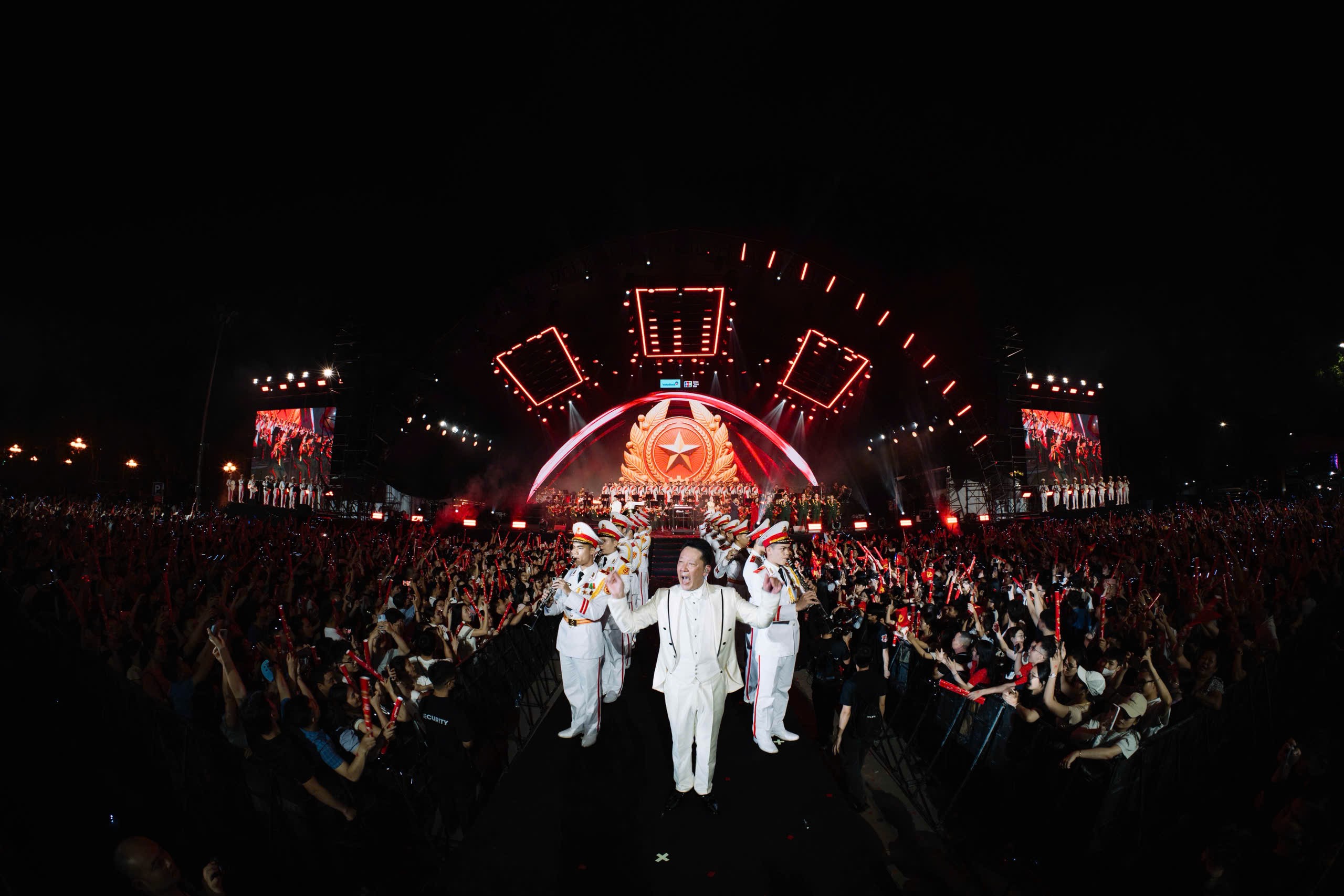 The art program “Symphony of the Homeland” served as a journey connecting the past and the present, contributing to the dissemination of cultural and artistic values to the public.