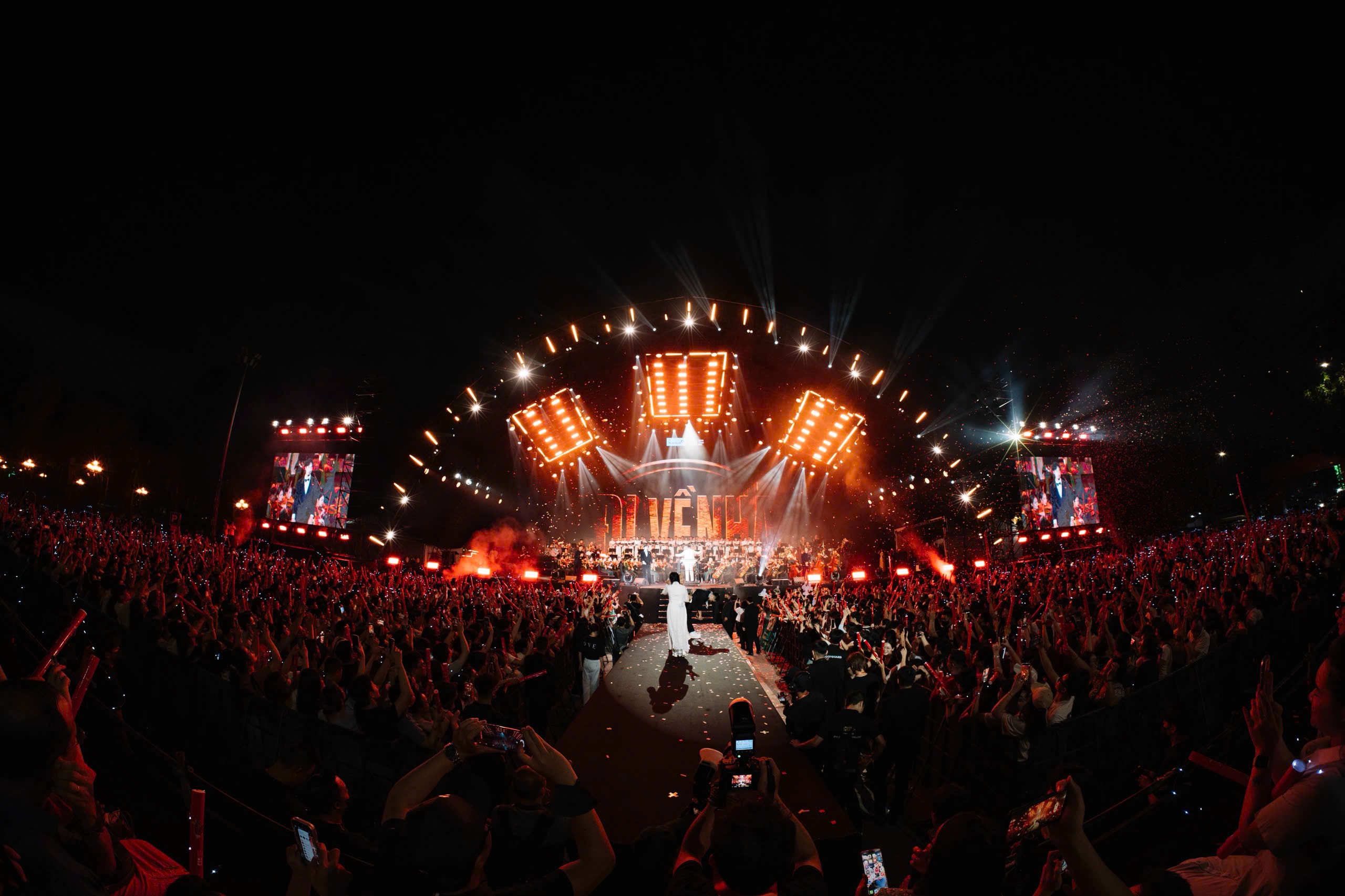 The fusion of rap and symphonic music created a connection across generations of audiences. (Photo: Organizing Committee)