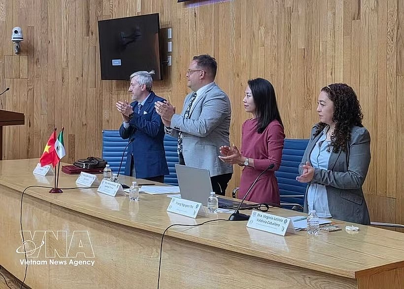 Head of the Vietnam Trade Office in Mexico Nguyen Thi Trang (second from right) at the event (Photo: VNA)