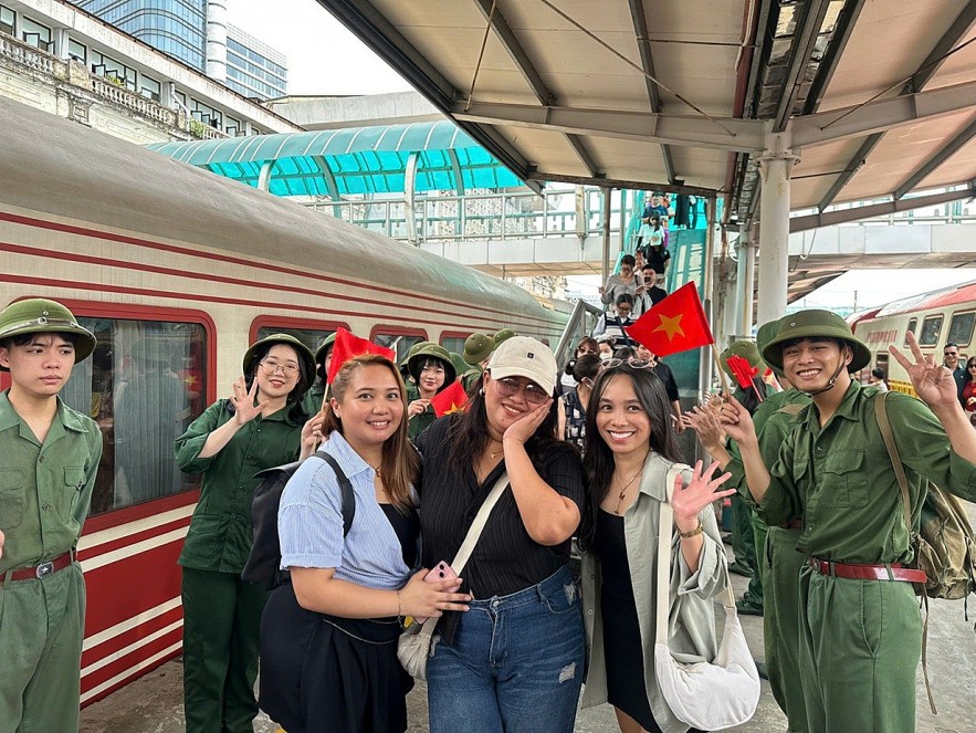 Hanoi Train: Touches Memories, Continues Legacy of Pride