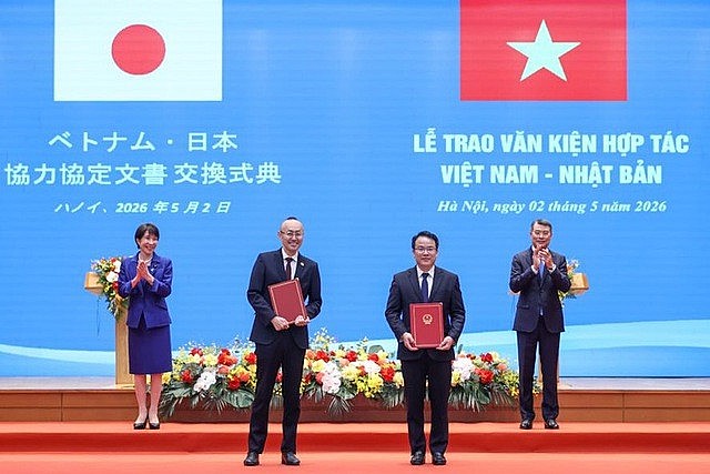 Viet Nam, Japan exchange six cooperation agreements