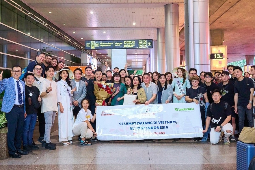 A  delegation of 890 MICE visitors from Allianz Indonesia is warmly welcomed at Tan Son Nhat International Airport (Photo: cdulichtphcm.vn)