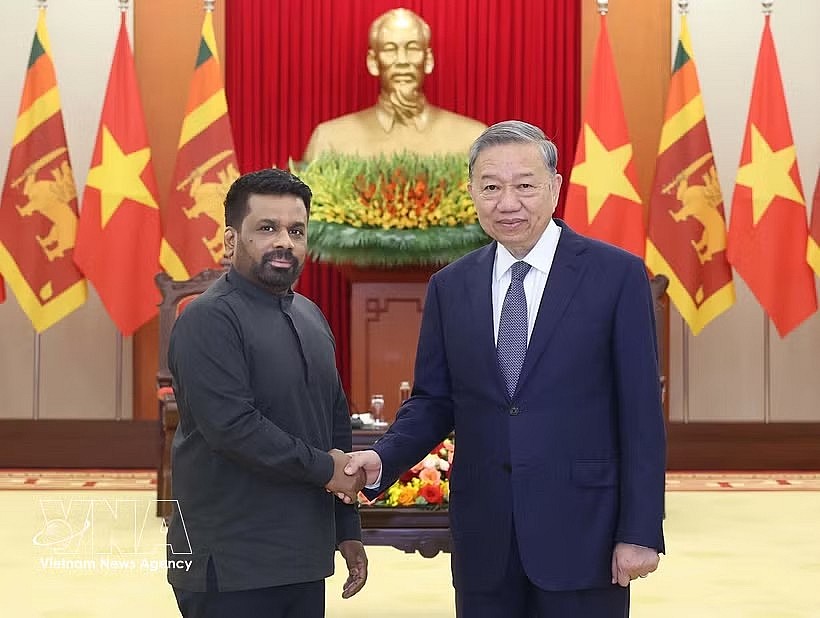 Party General Secretary To Lam (R) receives Sri Lankan President Anura Kumara Dissanayaka during the latter's state visit to Vietnam and attendance at the United Nations Day of Vesak on May 4, 2025. (Photo: VNA)