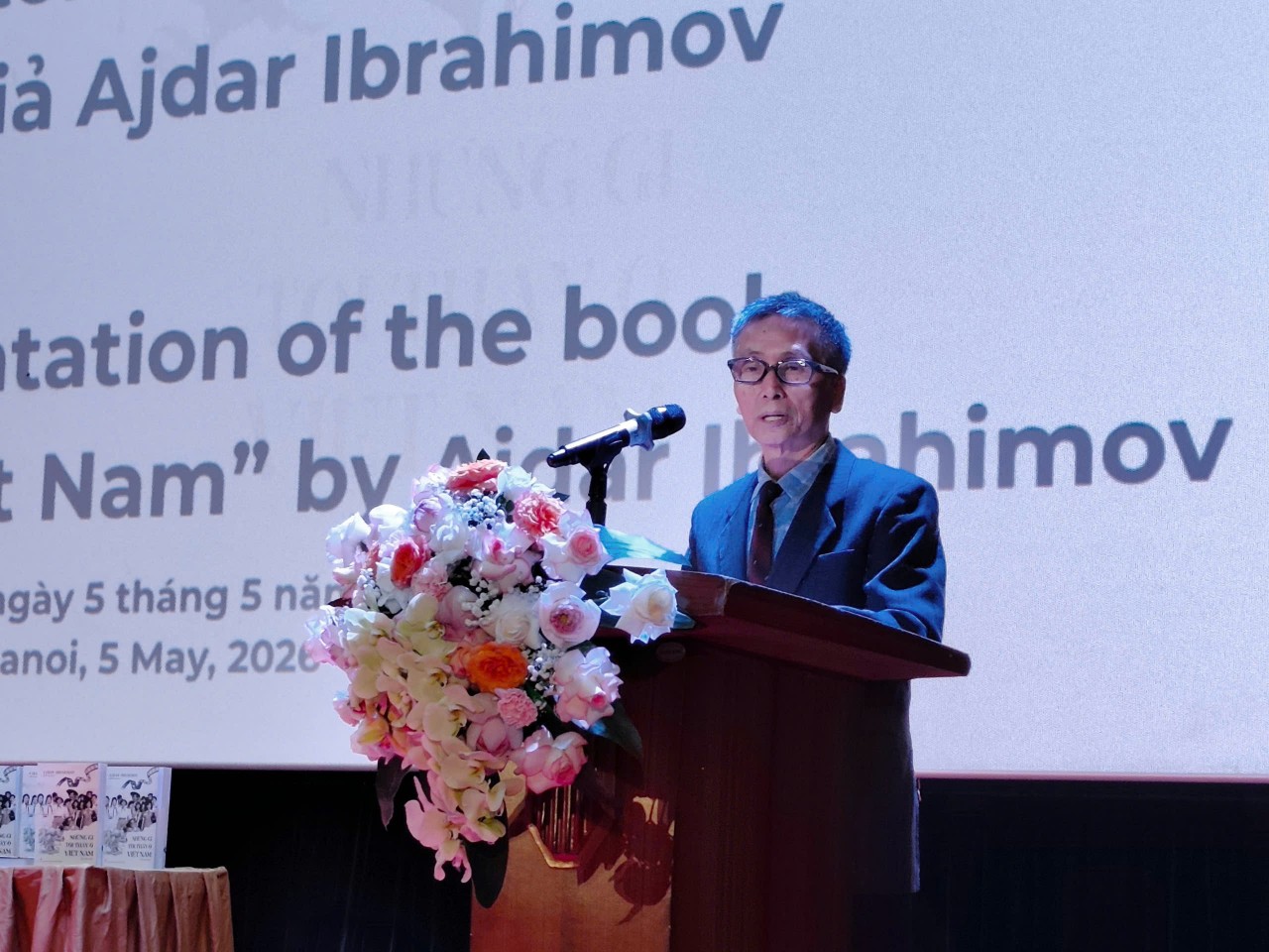 Pages Bridging Vietnam-Azerbaijan Friendship