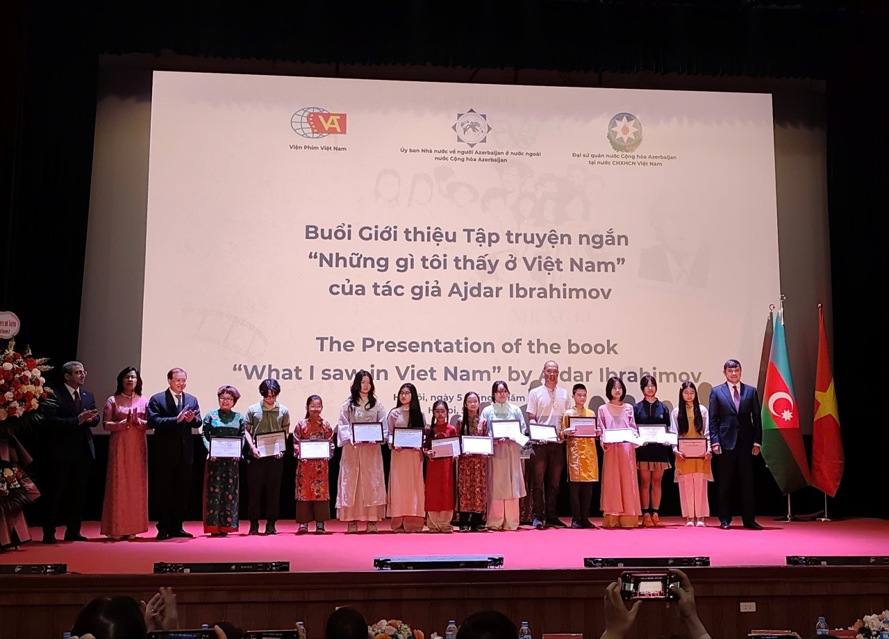 Pages Bridging Vietnam-Azerbaijan Friendship