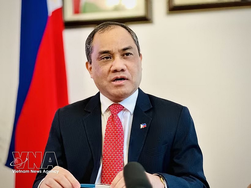 Philippine Ambassador to Vietnam Francisco Noel R. Fernandez III in an interview with the Vietnam News Agency (Photo: VNA)